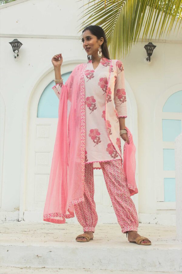 Queen of hearts kurta powder pink set - Image 6