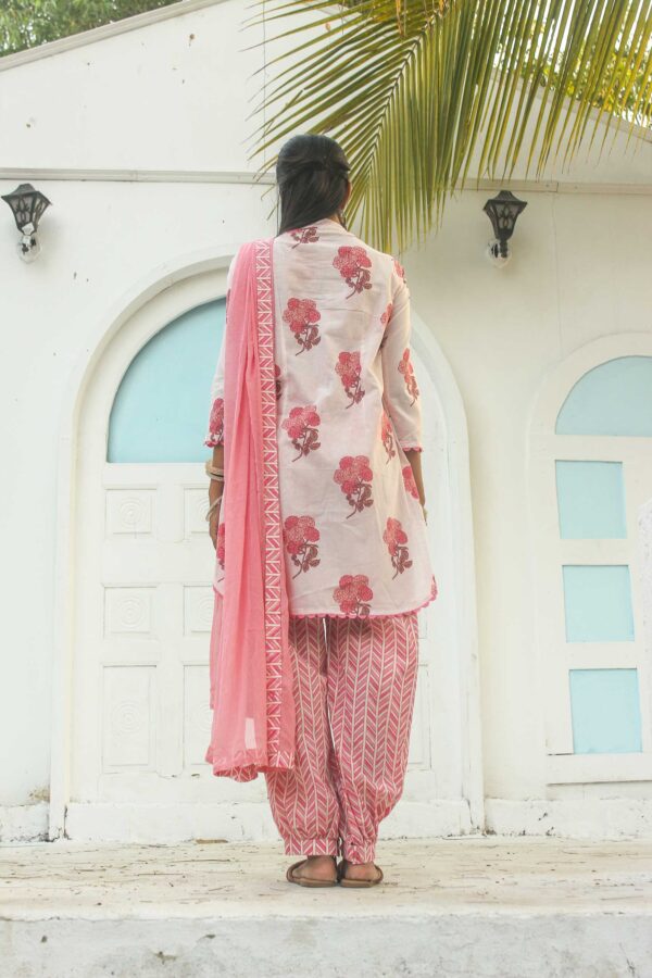Queen of hearts kurta powder pink set - Image 4