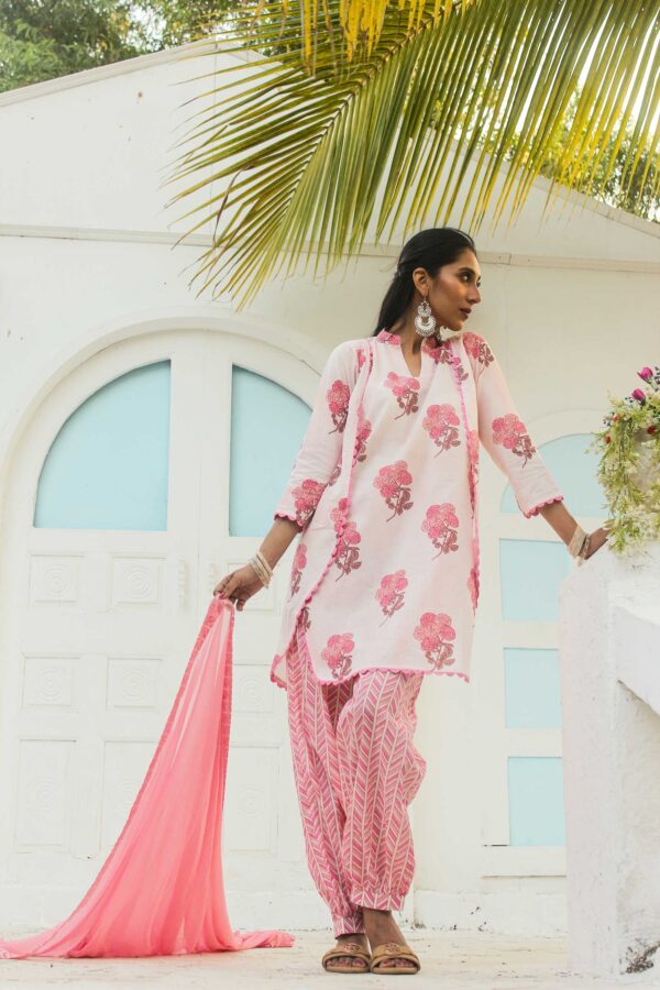 Queen of hearts kurta powder pink set - Image 2