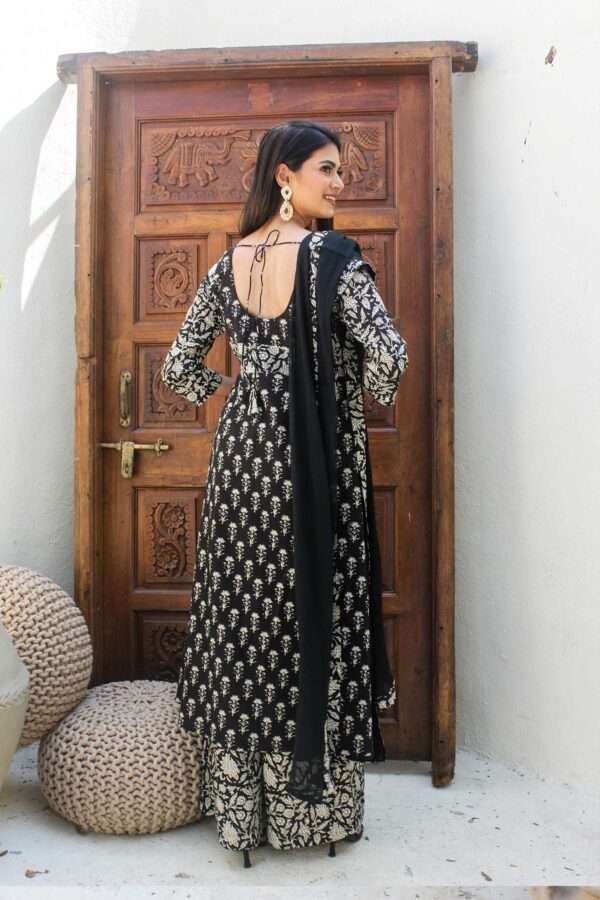 Black and cream boota monochrome slit kurta - Image 5