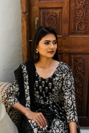 Black and cream boota monochrome slit kurta