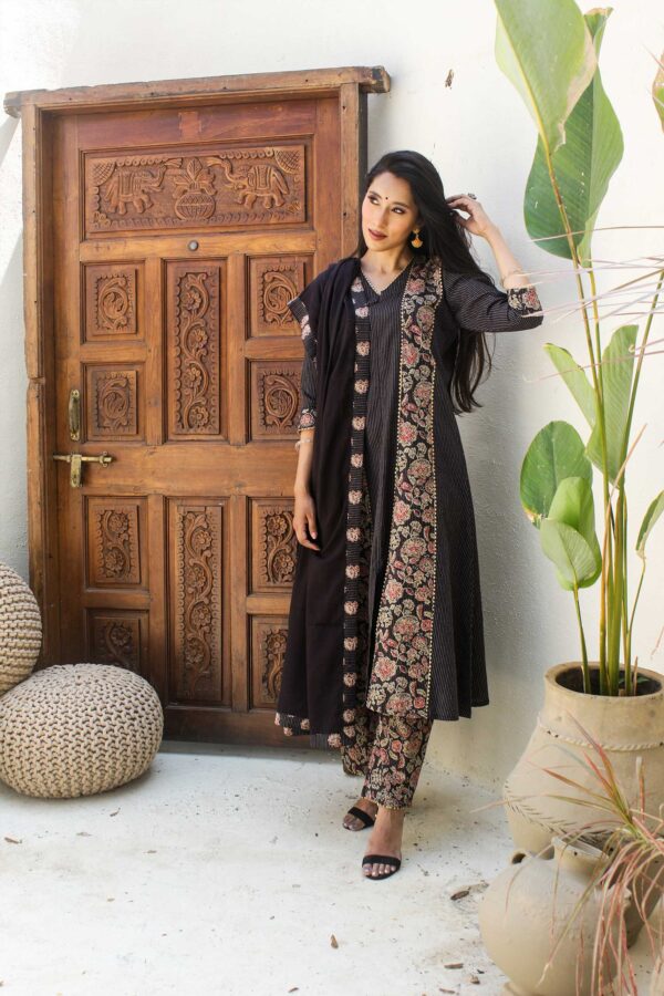 Dark floral A line kurta and pant set - Image 6