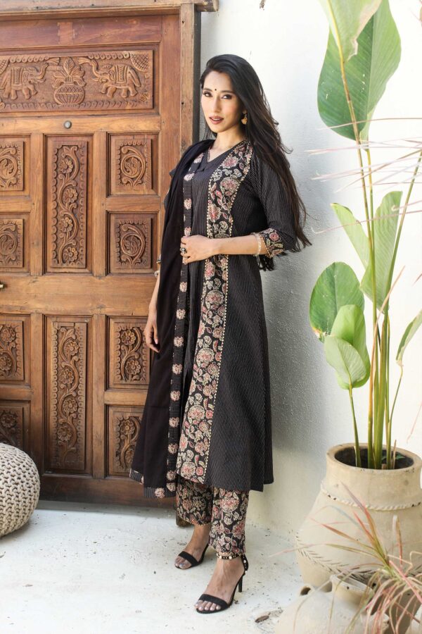 Dark floral A line kurta and pant set - Image 5