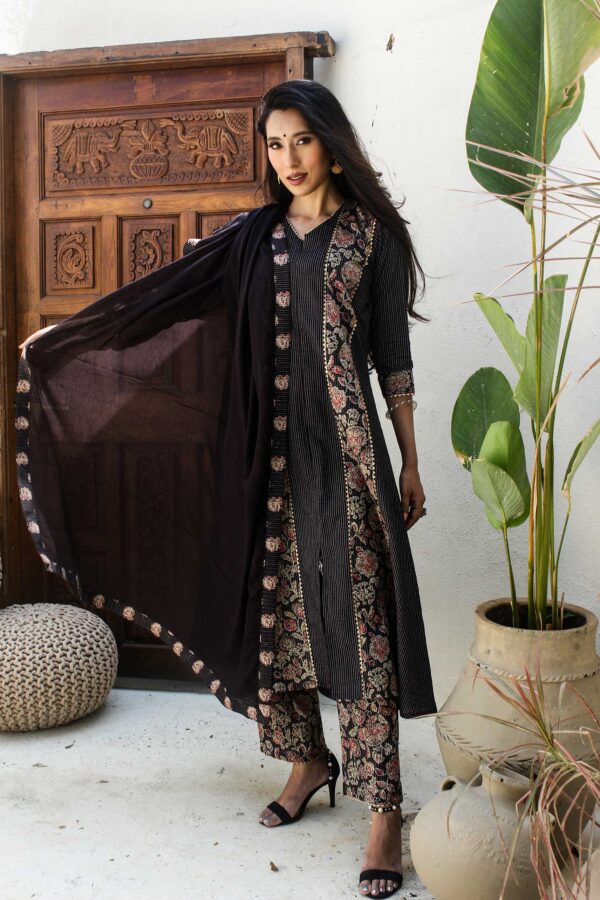 Dark floral A line kurta and pant set - Image 4
